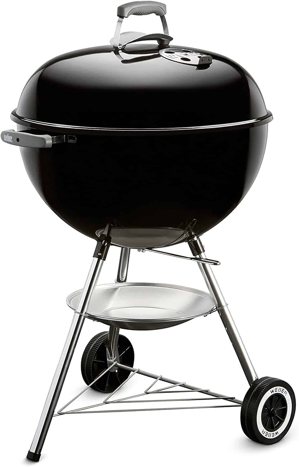 Charcoal grill with lid on