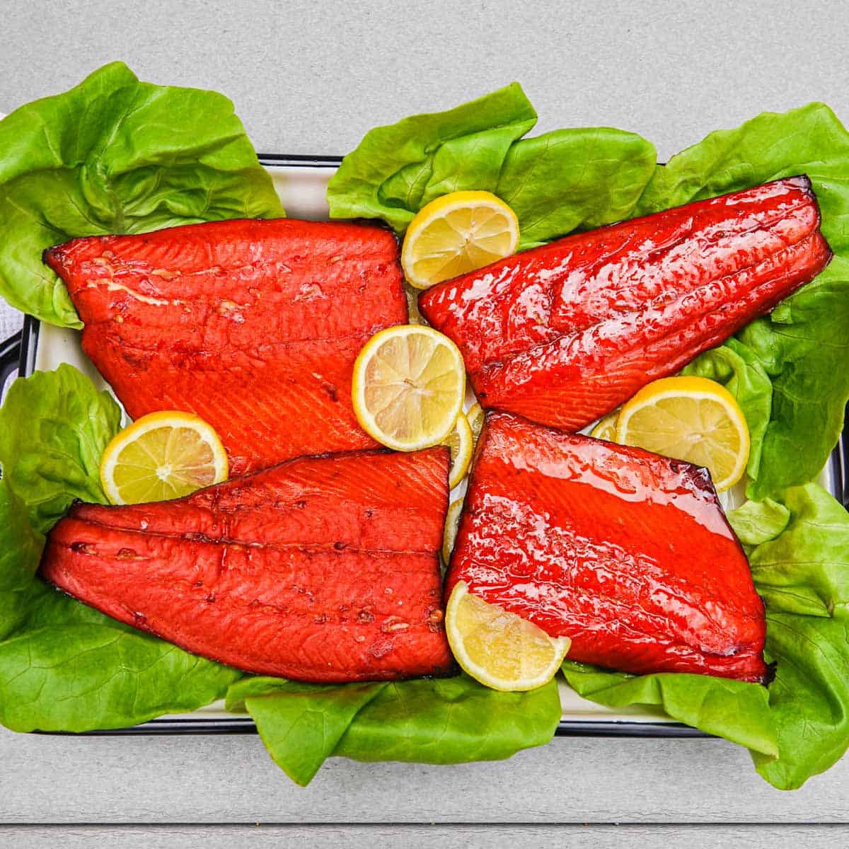 Smoked salmon on bed of lettuce with lemons